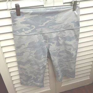 COPY - white camo print 10 inch biker shorts size 10 lulu lemon